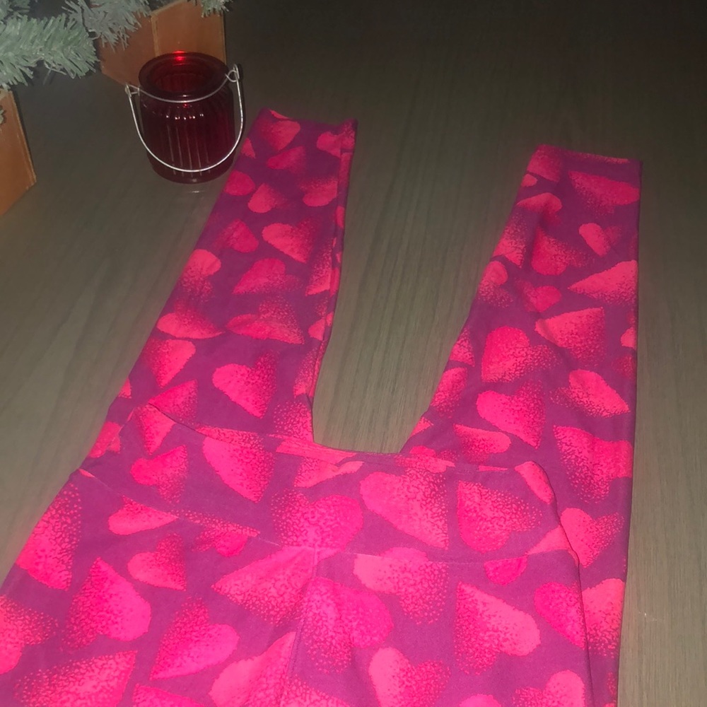 LuLaRoe 🩷 pink hearts leggings Sz one Sz 2-10